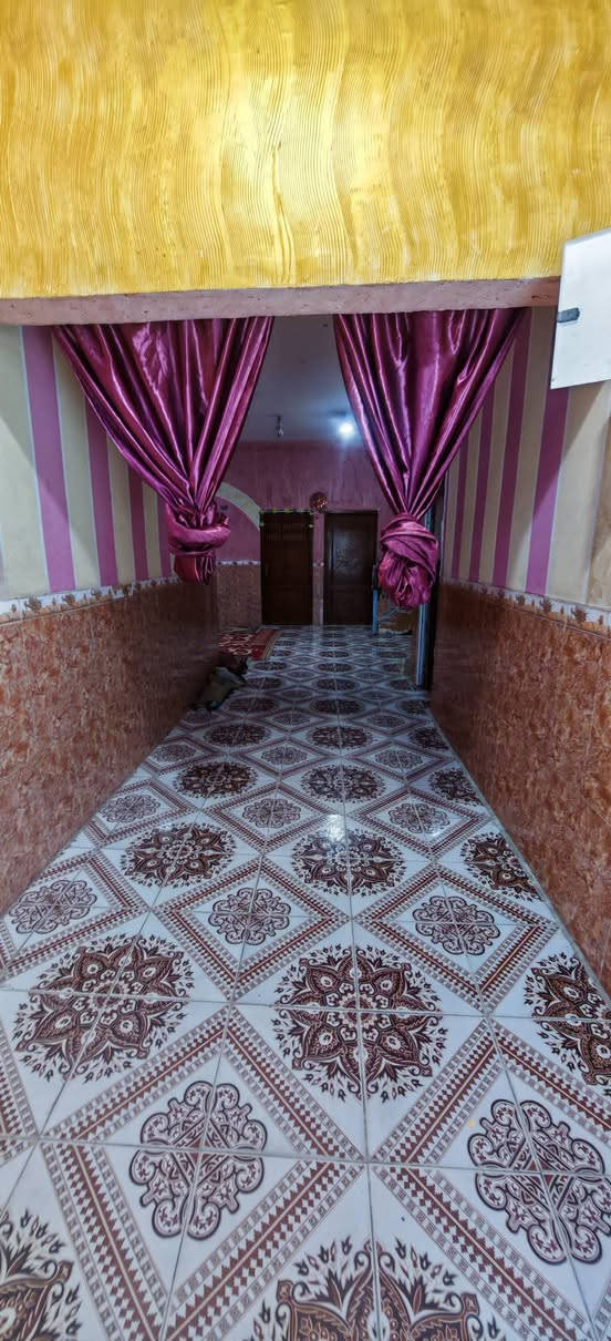 السلام عليكم ورحمه الله وبركاته تحيه طيبه يعلن مكتب عقارات النور الذهبي عن توفر لدينا بيت للبيع مساحه ٢٢٠متر طابو زراعي ابي الخصيب ابو الجوزي قريب على مدرسه بلاد الرافدين وطريق رابط على أم نعاج كيلو متر عن شارع السايدين والبيت ثاني بيت عن التبليط النازل بناء بلوك تاريخ البناء ٢٠١٦ البيت مجاري على نهر يحتوي على غرفتين نوم وصاله ومطبخ وديوان وكراج وحديقه البيت ركن سعر ١١٠مليون وبي مجال للشراي للستفسار الاتصال على الأرقام التاليه *********** *********** خدمات ماه كهربا اسواق لبيت يحتاج بس اصباق
