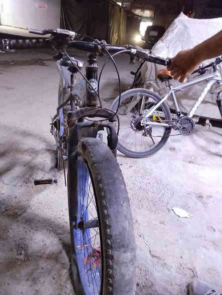 سلام عليكم ورحمة الله وبركاته بايسكل دبابه للبيع السعر 60 مجاله 50  فقط بس يرادله زوج تايرات يمشي العنوان بغداد البياع شرطه رابعه شارع البالات وتساب ***********
