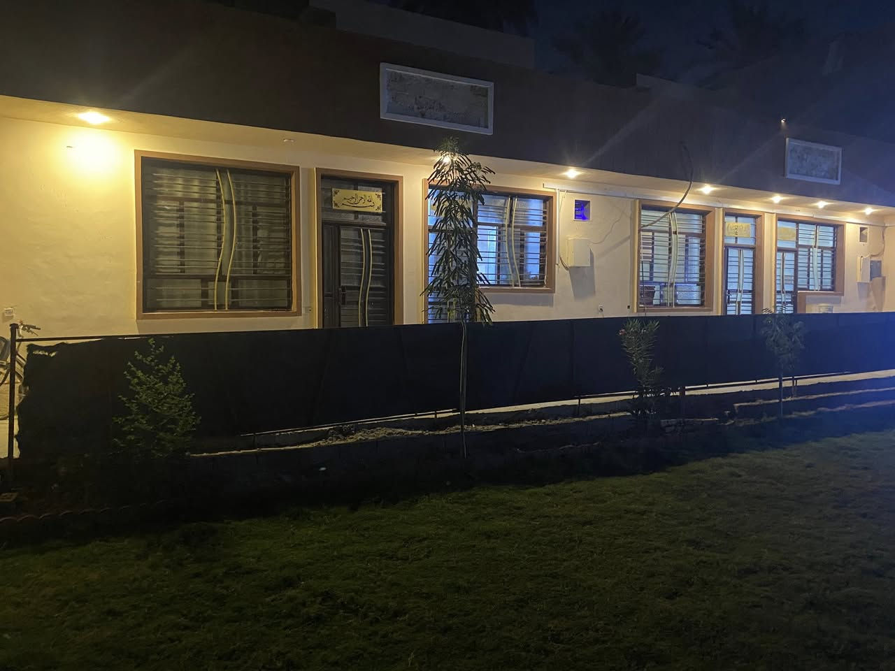 دار كبير للبيع مساحته 800 م ملك صرف زراعي 25 مي كهرباء مجاري جاهز 
بناء حديث ثلاث بيوت كل بيت معزول عن الاخر بدون نقص 340 م باقي المساحه حديقه وكراج
موقع بغداد  حي جزيره السياحيه شارع سيد محمد المبرقع 
تفاصيل هواي ليحب يتصل على الارقام التاليه
*********** ابوكرار
***********
