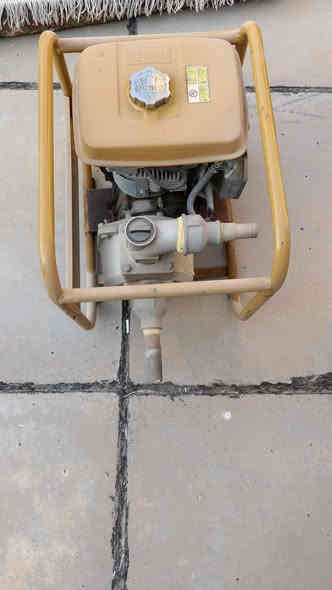 مضخة ماء ٣ آنج ماركة Ropin الياباني الأصلي مستعمل قليل شغال عال فحص ويا تحويلات أم ٣ آنج السعر ١٧٥ للتواصل ***********
