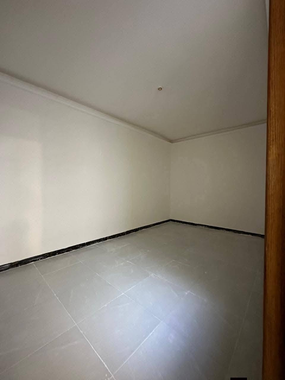 مساحه 130 بلاش بلاش بسعر 47 وبي مجال
***********
✅ مشمول بقرار التطويب بيت بناه طابوك صب كونريت بناه جناي 

موقع /نجف 🏡
مقابيل قريت الغدير 

البناء 🏡 
غرفه 2 /صاله/مطبخ /  صحيات/داخل وخارج /وستقبال 
بناء مرتب/ اساس + سقف كونكريت + طابوك

*********** واتساب وتصال 

ألخدمات 🏡 
ماء/كهرباء/مدارس/سوق/تبليط/لحد الباب
