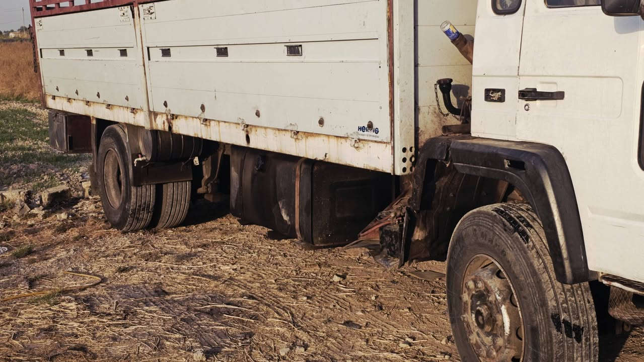 VOLVO   FL 6 
سياره جاهزه للبيع 
كير ومحرك وأكسل وشاصي 
تخم تاير جديد 22.5 R11 
بم مجفت جديد طول 7.15 سبعه وربع 
سنويه بأسمي جديده لل 29 
شرط التحويل مسجله 4 طن بل سنويه 
نظام السياره جوبلس خلفي 4 والامامي ورك هوائي 
السعر 110 وبيهه مجال للشراي للاستفسار 
*********** / ***********
