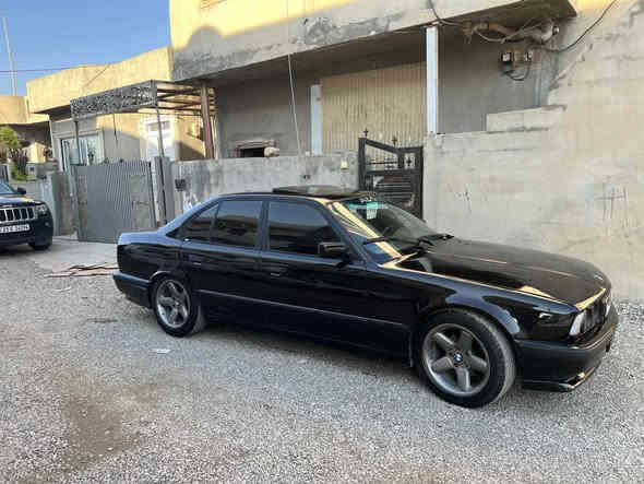 سڵاو هاوڕێیان 
1991 گێڕ عادی520 bmw بۆفرۆشتن 
ئاڕم پلاستیکی سلێمانی بەشەرتی ئاڕمو ئەوەلیات 
گێڕو مەکینەی بەشەرت مەکینەی تازە داگیراوە هەڵمی نییە 
ژێری تازە دامگرتوە کامل چرکه ی تیا نیە 
کامل بۆیاخێکی جوانم کردوە لەسەر ساقی 
کامل جوانکاریم بۆ کردوە 
چوار تایەی لۆکم بۆ بەستوە ویلی شنایزەرە 
کامل کارەبای مەزبوتە سڵایدە 
دەعامی پێشو پشتی ئێمە 
لایتو بەگلایتو بلاجکتۆری لۆکم بۆ بەستوە 
قرچێکی کەمی پێشی هەیەو تەواو بەشەرتی موسو بڕاوەو وەرگەڕان 
سەیارەکە زۆر جایزەو کەم مەسرەفە 
سیعری38گەڵاو کەمێک مەعمەلە 
شوێن هەڵەبجەی تازە شارەزور 
***********

