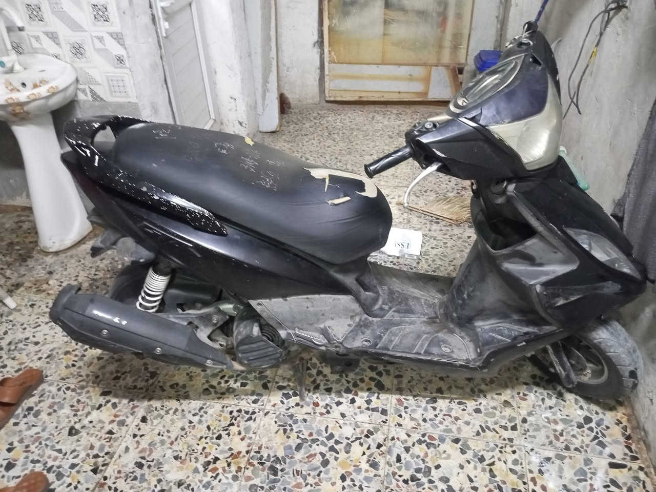 سلام عليكم دراجه جي تي ار🚀 ما ماشيه شيء قليل الدراجه خير من الله دراجه رمبه  دراجه خير من الله كهربائيات كلها شغاله دراجه حلوه مكاني بغداد الكماليه 
سعر الدراجه.800 بها مجال رقم ***********🚀
