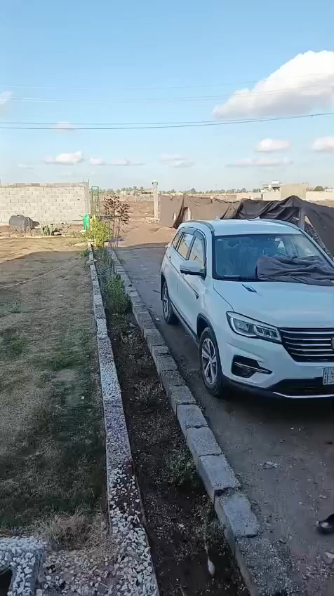 (الله هم صلي على محمد وآل محمد) سلام عليكم دار حديث كامل الخدمات ماء اساله كهرباء
 مساحه 650 عنوان اليوسفيه ناحية القصر شارع الثاني على شارع العام سعر 90وبي مجال ***********
