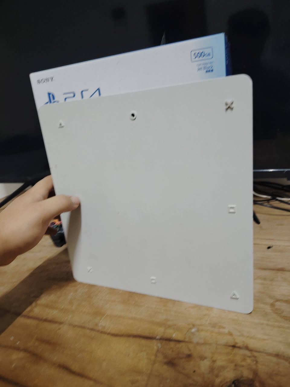 السلام عليكم بلي 4 سلم ابيض باله مهكر ما مفتوح لوك ستيكر (على وضع الشركه) بي العاب ووياه يدتين السعر 275 وبي مجال قليل المكان البصره نواب الضباط تواصل اتصال او واتساب هذا رقمي ***********
