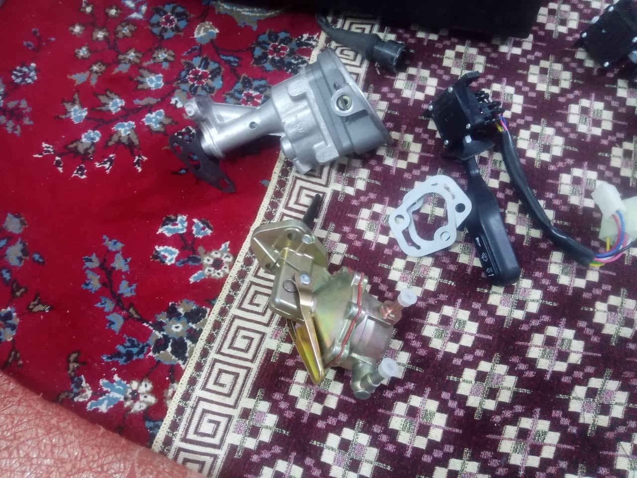 السلام عليكم غراض سياره روسيه اويل بم فيت يدات أشاير مع بك لايت للبيع كله جديد واصلي ***********
