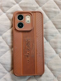 موبايل للبيع بس مكسور عادي يشتغل مكاني حله نادر الثالثه السعر 100 بي م...