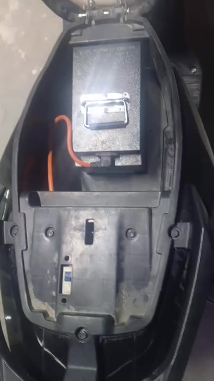 سلام عليكم  دراجه ليثيوم  موديل 2026 كلشي بيه شغال    بس بيهه فصله بيهه كرت مكاني بغداد  ابو غريب  سعر  550قفل......... ***********
