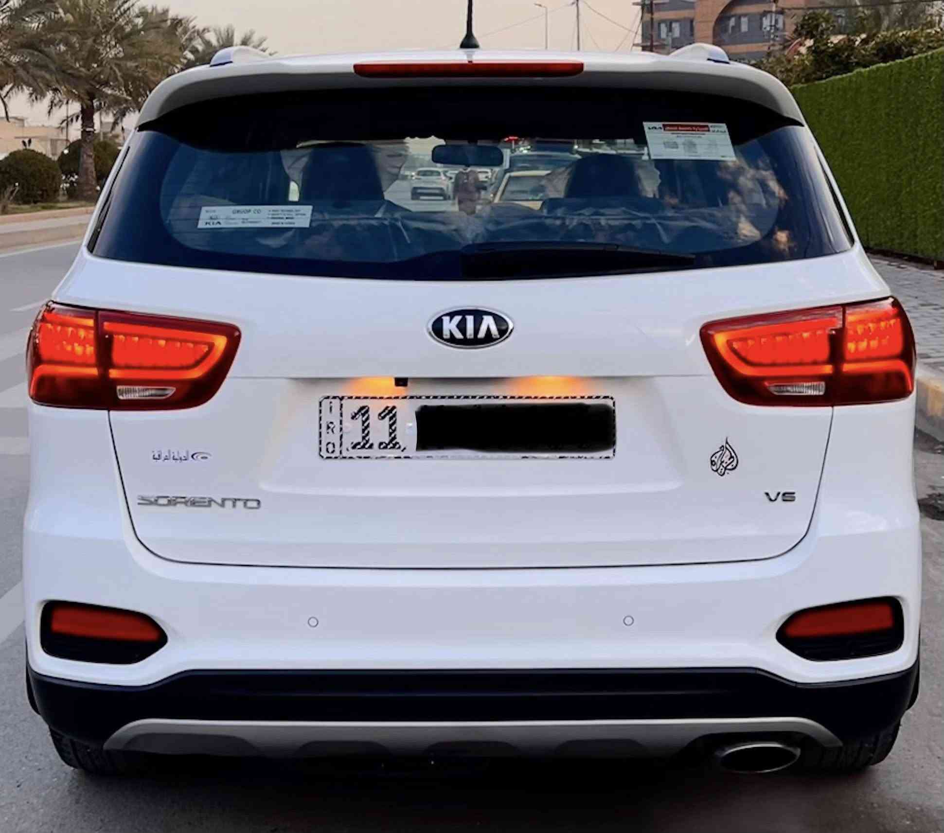 السلام عليكم 
سورنتو 2020 خليجي مكفوله كفاله عامه لا صبغ لا ضربه لا تبديل لا بارد لا شخوط لا رصعات ماشيه 51 الف رقم بغداد بأسمي مشروع وطني 
المواصفات 
بصمة 
كشنات كهرباء 
كشنات جلد 
مري شفط 
جنطة كهرباء 
شاشة جبيره
حساسات امامي خلفي
كامره 
درايف مود 
6 سلندر 3500 
كير 8 نمر 
7 راكب
3 قطع تبريد
وبعد بيها هواي مواصفات 
السياره تخم تاير جديد وباتري جديد وما بيها اي نقص 
السعر 265 ورقة وبيها مجال
الرقم *********** 
مكانها بغداد
