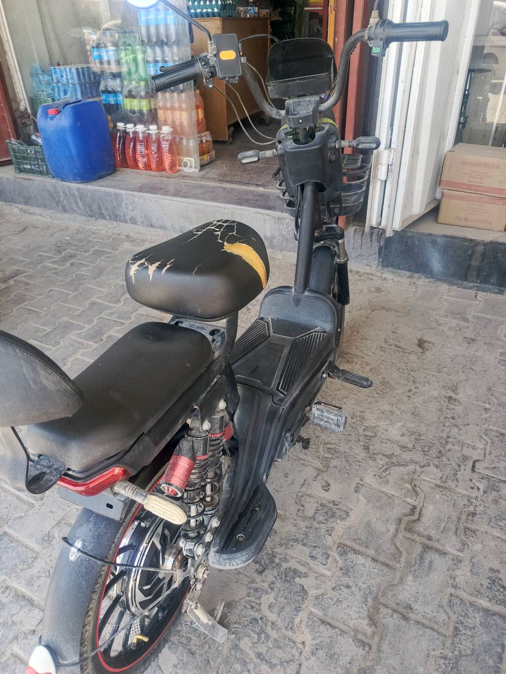 باسكل شحن حجم 24 بطاريات 5 كبار كل الكهربائيات شغالة ويا 2 سويج 2 بصمة و شاشة بيهة بلاتوث و استاند موبايل و تكدر تشحن بي تلفون و شاحنة باسكل 
سعر 300 وبية مجال بسيط مكاني كربلاء المقدسة
رقم ***********