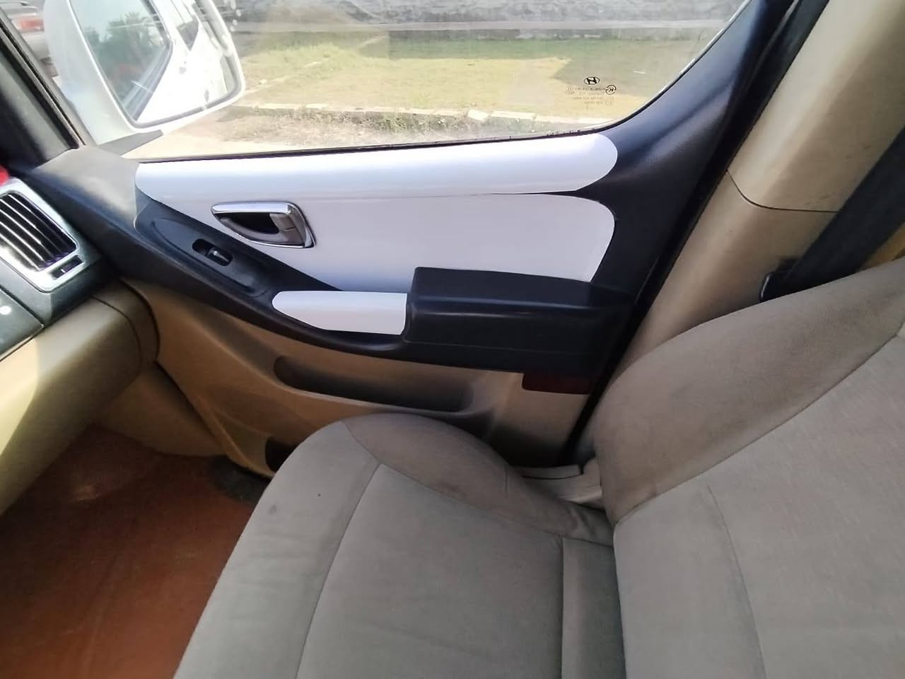 السلام عليكم ورحمة الله وبركاته استاركس موديل 9 للبيع كفاله عامه من عده شبر ونص بالجامل الامامي جه اليمنا بسمي مصفره هيه وغرامات تبريد تدفئه كير محرك صدر تخم تاير كله جديد محرك مفتوح المرغوب السعر 145 وبيها مجال حك الجيه للستفسار اكثر يمكنك الاتصال ***********
