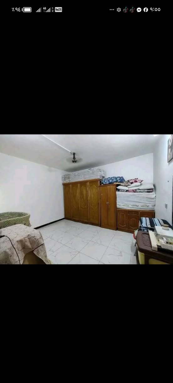 مشتمل مساحه 100متر 
بحي الحكيم بنزله عطوف 
غرفه وهول ومطبخ وستقبال 
سند 25مسجل بلديه 
السقف صب لارضيه سيراميك بيت فارغ حالين جاهز لسكن
السعر مناسب 18وبي مال *********** الاستفسار
