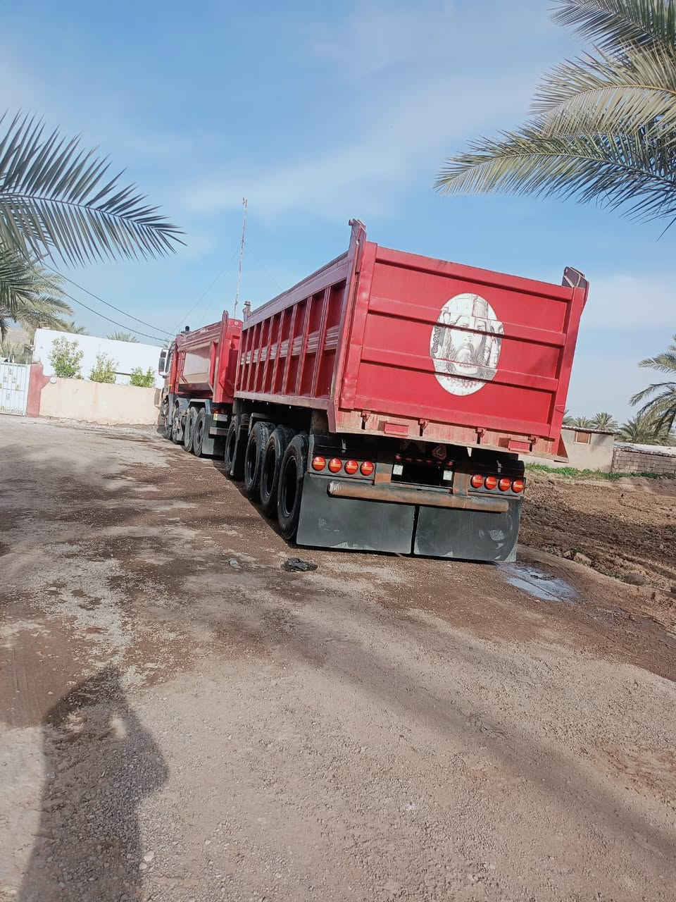 للبيع اكتروز شمعه موديل 2002 مامعلايه بموديله مربوطه قاطره ومقطوره 3لوحات تخم تاير جاهزه لعمل الاستفسار اتصل على رقم ***********
