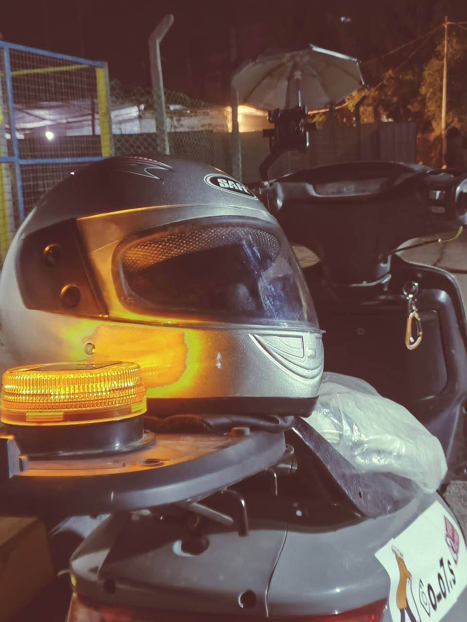 دراجه فراشه مامفتوحه كله ابلاد وكله اصل دراجه نقص مابيه تموت اركب وروح لون اسمنتي السعر خاص 
***********
