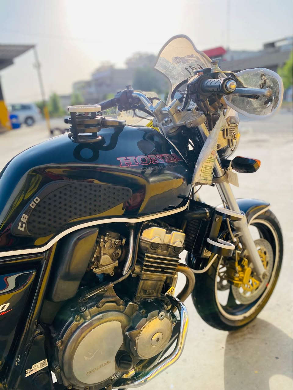 Cb400🔥 بۆ فرۆشتن
مۆدیل ١٩٩٨
بێ سبوخ 
گێڕ و مەکینە بەشەرتی ١٠٠وەستا
هەردوو تایەی نوێ 
ڕۆن و فلتەری نوێیە  
گزۆز سپۆڕت سەوتەکی خۆش 
کامل جوانکاری
شوێن هەولێر - قوشتەپە
*********** أربيل, العراق
