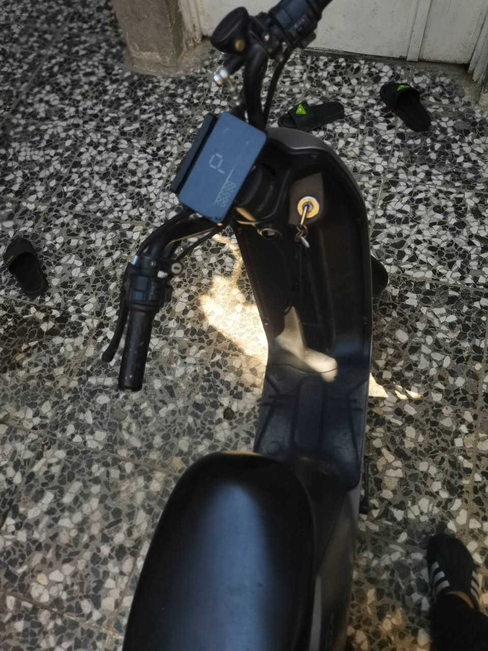 هوندا S07 يابانية دراجه غنية عن التعريف بطارية ليثيوم ملف الماني 400 تحتوي على بايدر لايتات LED دسك امامي هايدروليكي بصمة فتح وقفل ومنع من السرقة + تشغيل عن بُعد اضرار فقط اشخوط بل گفر اما الباقي كله مكفول من ناحية بطارية من ناحية ملف الاغراض الي وياها كُتيب بي رقم الشاصي وهل امور + سويچ اضافي
السعر 700 وبي مجال 
مكاني بغداد شهداء العبيدي 
رقم الهاتف: ***********
