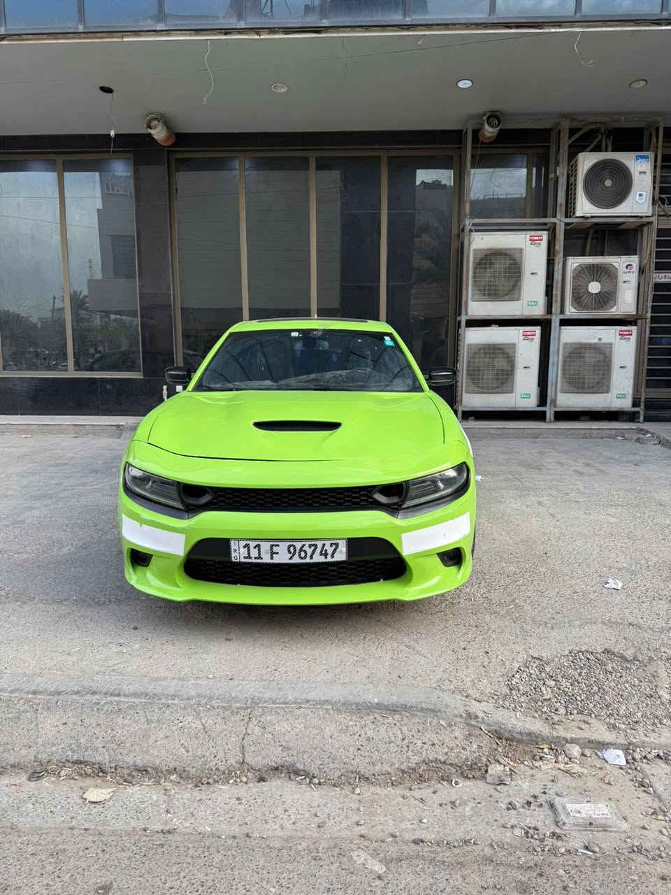 سلام عليكم دوج جارجر مديل ٢٠٢٣ بغداد ترقيم جديد مكينه ٥و٧٠٠ أمريكي حادث بنيد صبغ والجاملغ بارد فول مواصفات لون مميز مراوس بتاهو فقط  أو بيع *********** اتصال
