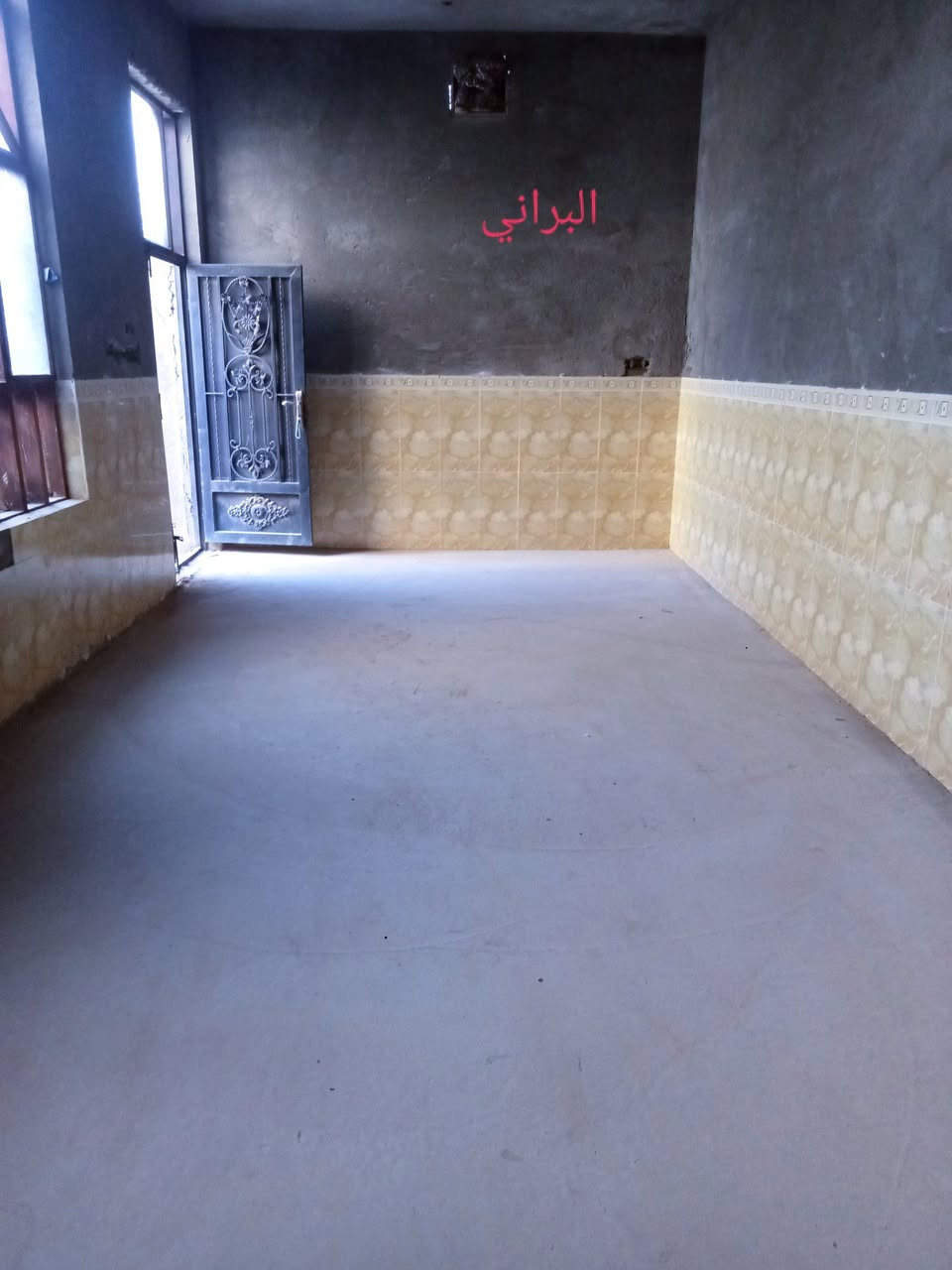 بيت للبيع حي القاسم وره موكب الحزان مباشر طابقين طابق الاول يتكون من 3غرف وصاله وبراني وصحيات داخليه والخارجية وطابق ثاني واصل الصب بيه غرفتين وحمامات داخليه وصاله 
حر مامطلوب السعر خاص او اتصال على رقم 
***********
