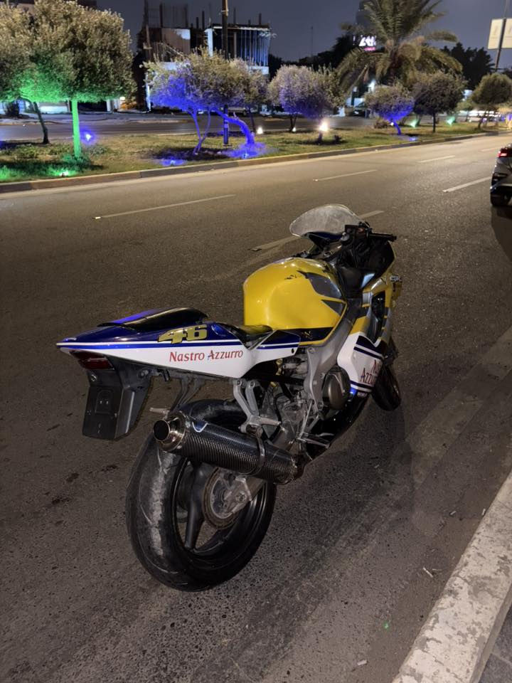 افوراي F4i للبيع
موديل 2006 مكينة وكير كفالة بيها ملاحظات بسيطة بالكفرات 
سعر 25 وبيهة مجال
مكاني البنوك 
***********
