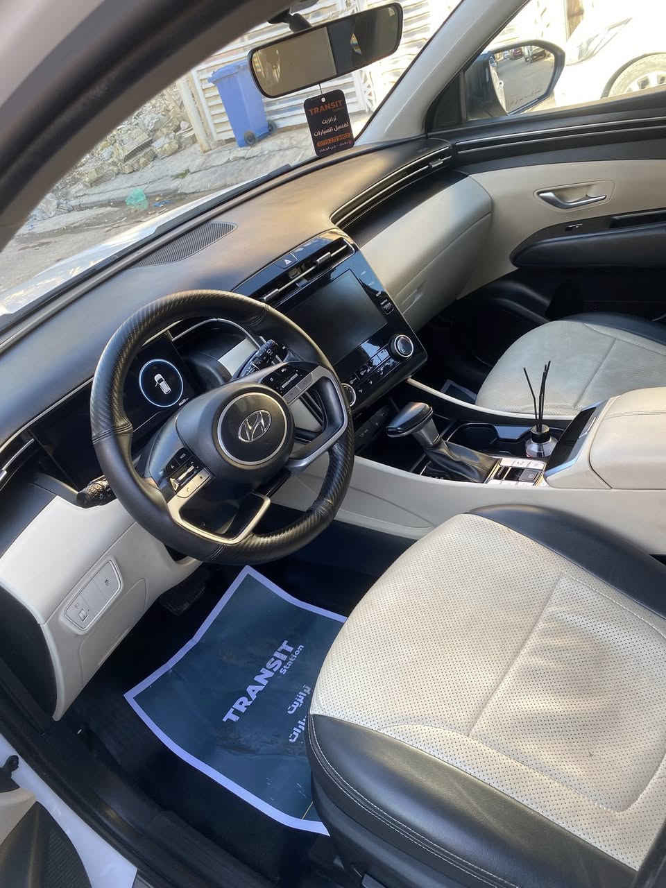 السلام عليكم

هونداي توسان 2024 خليجي 

ماشيه 64 الف بيها باب بارد 

وخشم البنيد وجاملع اليمن نصها مصبوع

مرقم بغداد الرقم الدولي الجديد 

قماره حديد 

بصمه تشغيل 

كراسي كهرباء 

داخل ابيض ومدوشمه كامل

شاشه منفصله

صندوق يدوي

شاحن موبايل 

حساس امامي وخلفي 

لد نهاري 

لايت عدسه زينون 

بك لايت لد 

تبريد خلفي 

منافذ شحن 

تحكم استيرن كامل 

مري شفط ميموري 

السياره جديده 

كير مكفول 

محرك مفتوح مبدل قبغ 

ورايدها 193 

الاتصال ***********

بغداد الوزيريه او حي جهاد
