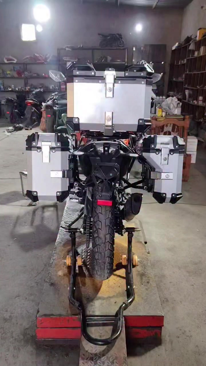 تعديل ktm 390 شغلنه صار عليها قواعد جنط ودرع حمايه
وسيبايه خلفيه
اخوكم امين ياماها لتعديل وصيانه دراجات نارية
بغداد تاجي مصابيح
*********** للحجز والاستفسار التواصل واتس اب
