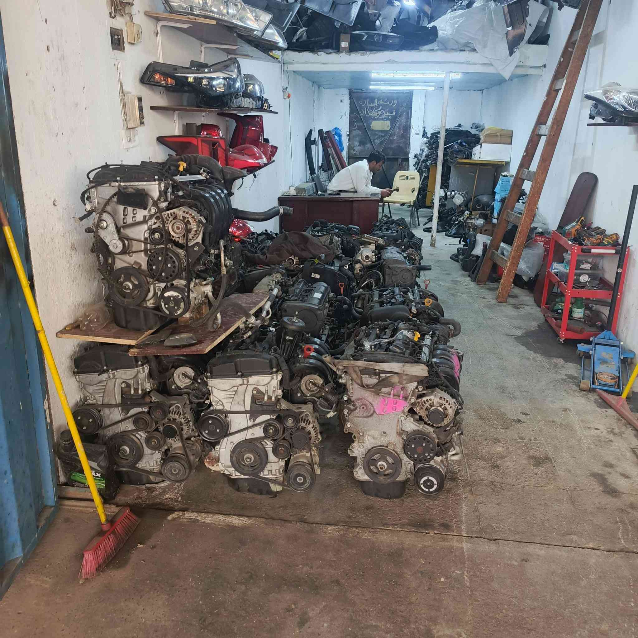 سلام عليكم
محل 
علي الشيخ 
لبيع قطع غيار جميع
السيارات الكورية 
المستعملة و الجديدة 
مكينه / كير/أدوات صدر

مكاني الحريه قرب خدمات الاسطى 

للاستسفار رقم موجود داخل المنشور 

بأدارة لالي الشاهين


**إذا كنت صاحب هذا الإعلان وتريد حذفه لأي سبب، رجاءا أرسل رسالة إلى الدعم الفني**