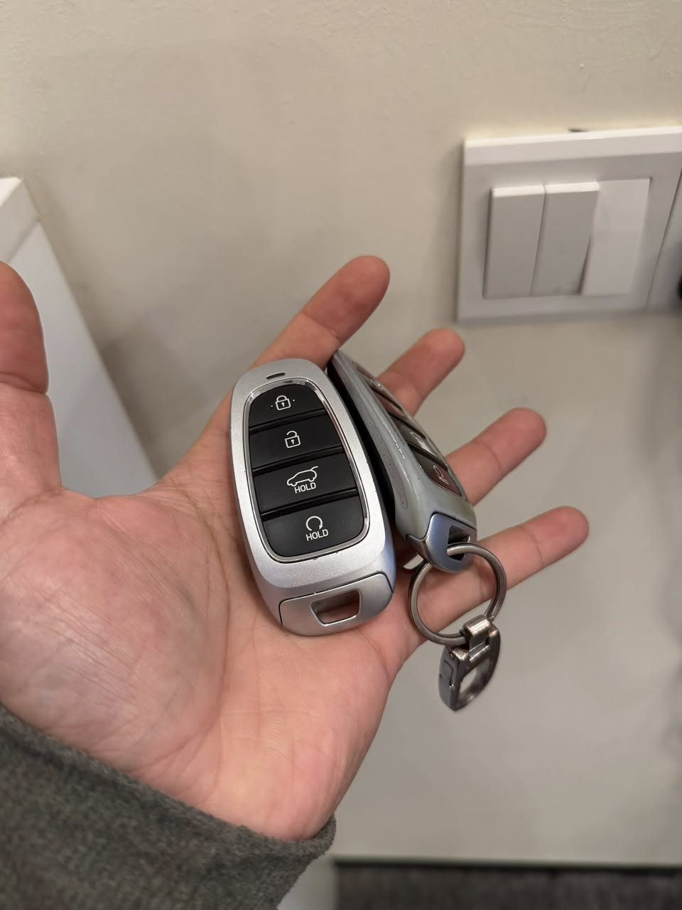 السلام عليكم
توكسان 2023 خليجي وكالة 
مكفولة كفالة عامة بدون قطرة صبغ بدون بارد  
السعر 207 وبيها مجال 
بصمة ابواب وتشغيل 
تشغيل عن بعد 
ترحيب مري واضوية 
مري شفط اشاير بل مري 
كرسي ثنين كهرباء 
بردات خلفية 
شحن لاسلكي 
حساسات امامي خلفي 
هندبريك بصمة واتو هولد 
نظام منحدرات 
فول تحكم ستيرن كروس سرعة 
انظمة قيادة 
محرك 2000 دوش 
تبريد محرك كير كفالة 
تخم تاير جديد 
صدر جديد
داخل لونين 
ماشية 54 كيلو 
رقم بغداد 
مكانها المنصور 
***********
