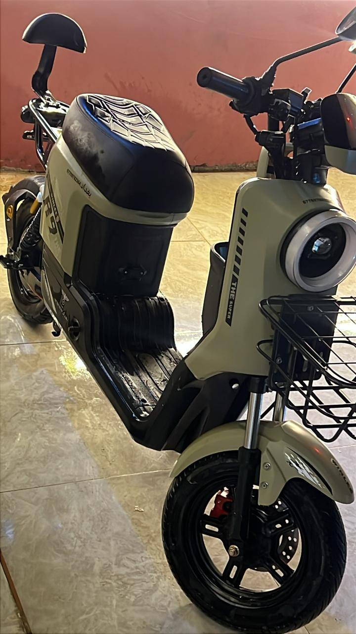 دراجه شحن للبيع R9نوعيه معروفه بالسوك وقويه جديده مستعمله ٣َ أشهر بس الوصل مالتها، موجود رايدها ب٤٠٠ وبيها مجال مكاني بغداد ***********
