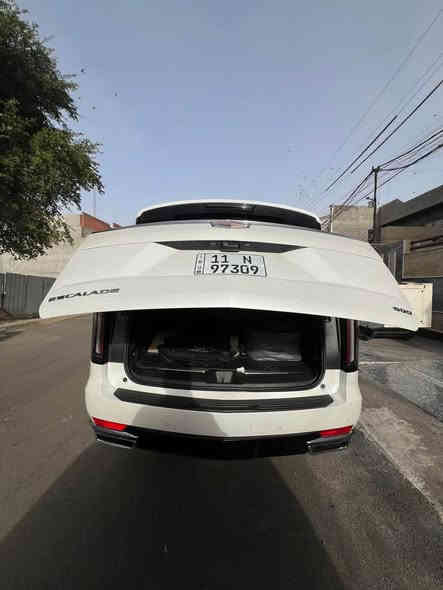 بسم الله الرحمن الرحيم 
اللهم صلي على محمد وال محمد.              السلام عليكم 
للبيع او المراوس 
كدلاك سكاليد ✈️2022🚘
وارد امريكي حادث جاملغ امامي ايمن بدون ايرباك بدون لغد بدون شواصي صبغ بابين ملاون ويا الجاملغ
  السياره ماشيه (49000)كم
‎🏎️المواصفات 
اللون ابيض صدفي
‎تشغيل عن بعد
18 سماعة 
‎سقف بنوراما 
4 كاميرات
‎‏‎5 بصمات
‎كشن رجاج 
‎داخل اسود 
‎لايت زنون عالي ناصي عدسات
‎تحكم بريك 
‎جنطه ذكيه جلاق
‎رادار تحديد مسار
‎رادار خلفي
‎رادار امامي 
‎رادار جانبي 
‎كشن تدفئة وتبريد سايق وراكب
‎كشنات خلفية منفصل ملكي 
‎اشارة بداخل المراية
‎كشنات جلد  
‎الكشنات كهرباء 
مكينه 8 سلندر 6200 
اخوان ملاحضه السياره بدون ايرباك بدون شاصي 
للاستفسار

‭***********☎️ بغداد
