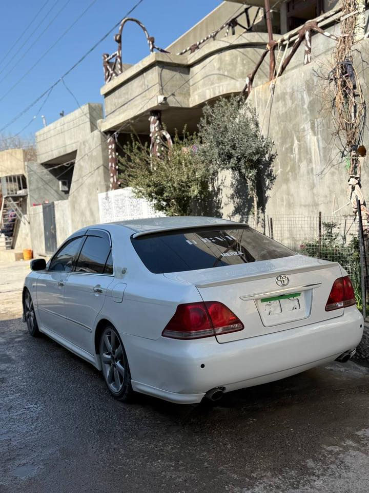 شاهانه
موس موس
184 
بيدوكه ل 
كامل مه سره ف
جوار تايه و ويلى لوك
رؤنى گيرو مه كينه ى گؤراوه 
بئ ته قه و ره قه 
ته بريت ساردو گه رم  مه زبوت
بئ چالو شوخت
سه ياره كه له ره سمه كان جوان تره
جلدى دوبه ى 
كامل ناو سنوقى تيايه
***********ڤايبر
