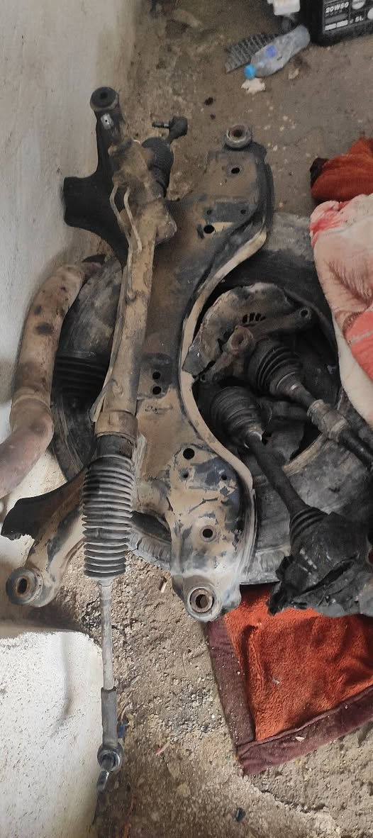 سلام عليكم ورحمه الله وبركاته
عندي. قراض سياره ابصم مشط وترايم شفتات وجسر مال فرويل 4×4 نضافه 95٪ وسعر 250الف ***********
