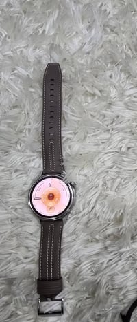 ساعة هواواي GT6 وياها سيرين ربر اسود و نيلي و كامل ملحقاته و ياها درع ...