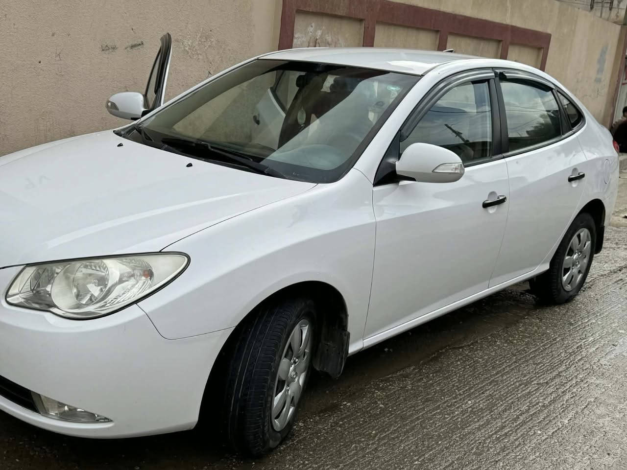 النترا 2011 للبيع
السيارة كير عادي 
بدون ضرر بدون صبغ سيارة وضع شركة
محرك كير شرط 
رقم دهوك شرط التحويل 
السعر 108  وبيها مجال
للستفسار اتصل 
0774 909 6653
