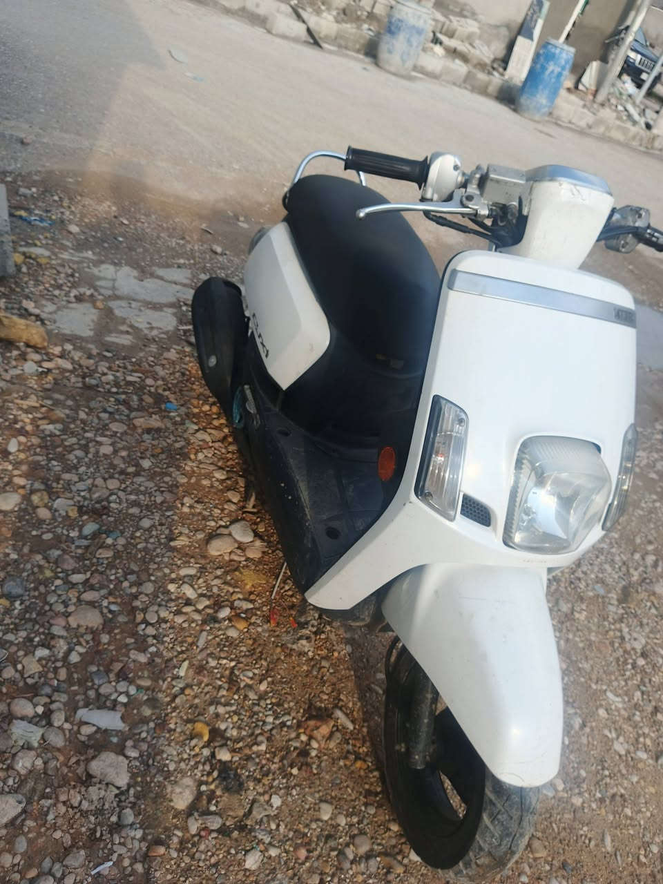 سلام عليكم بوليسي نوزل مسطره 2010 مكينه مامفتوحه كهربائيات شغاله دهن جديد تاير خلفي جديد نقوصات بصيطه ولذيل خلفي مكسور وشاده براغي ينزل من سعره وحك جيه  السعر 950 وبيه مجال ***********
