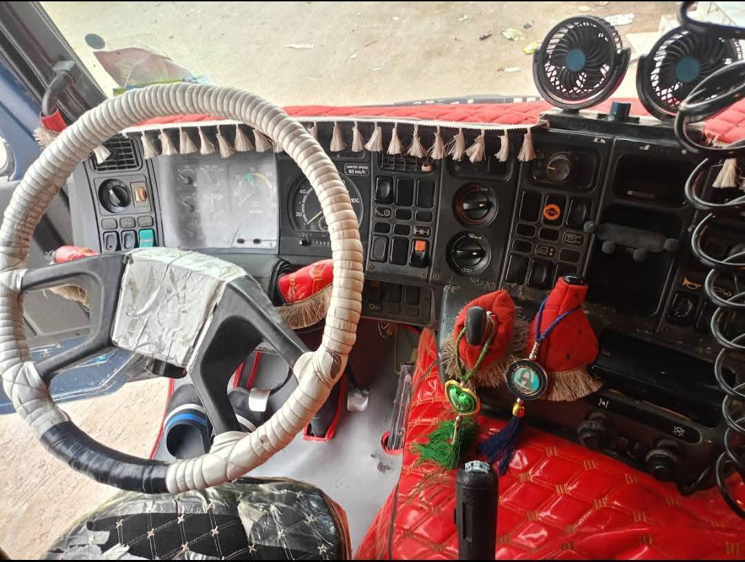 السلام عليكم ورحمة الله وبركاته للبيع سكانيه ١١٣ اصل رقم ذى قار تحويل سنويه جديده مكفوله كفاله عامه محرك ٦ كير ٥؛؛٥ شاصي ابو 10 السعر ١٤٠ مكان ناصري قضاء الاصلاح رقم تلفون ***********
