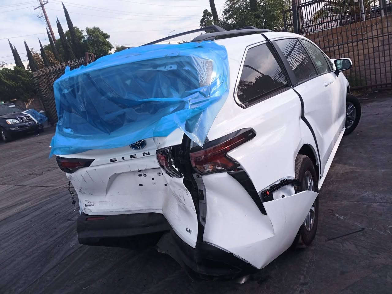 السلام عليكم موجود تيوتا سينا هايبرد بالحرة تفيد اصحاب كتب الشهداء بدون ايرباك حادث حلو ممشى 4000
2025 لون ابيض بدون ايرباك   ماشية 4 الاف
التواصل خاص لو واتس اب ***********
