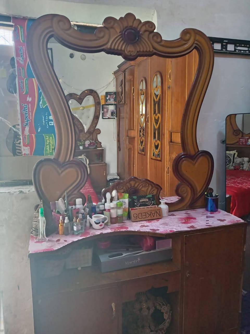 السلام عليكم غرفة نوم صاج كبيرة للبيعالسعر900وبيهة مجال مكان بغداد الزعفرانية التواصل واتساب ***********
