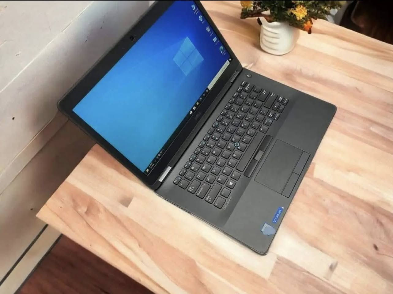 المعالج core i5 الجيل السادس
رام 8 كيكا DDR4
هارد 256 كيكا SSD
كرت الشاشه Intel UHD حجم 4 كيكا
الشاشه حجم 14 انج ضد التوهج  دقة FHD
باتري ليثيوم 6 خلايا  شحن سريع 65 واط والباطرية ممتازة
كامره دقة hd تحتوي قفل فتح وغلق الكامره
 منفذ  رام  وhdmi وسيم كرت وباقي المنافذ   الحاسبه كلش نضيفه وحلوه
السعر 300


**إذا كنت صاحب هذا الإعلان وتريد حذفه لأي سبب، رجاءا أرسل رسالة إلى الدعم الفني**