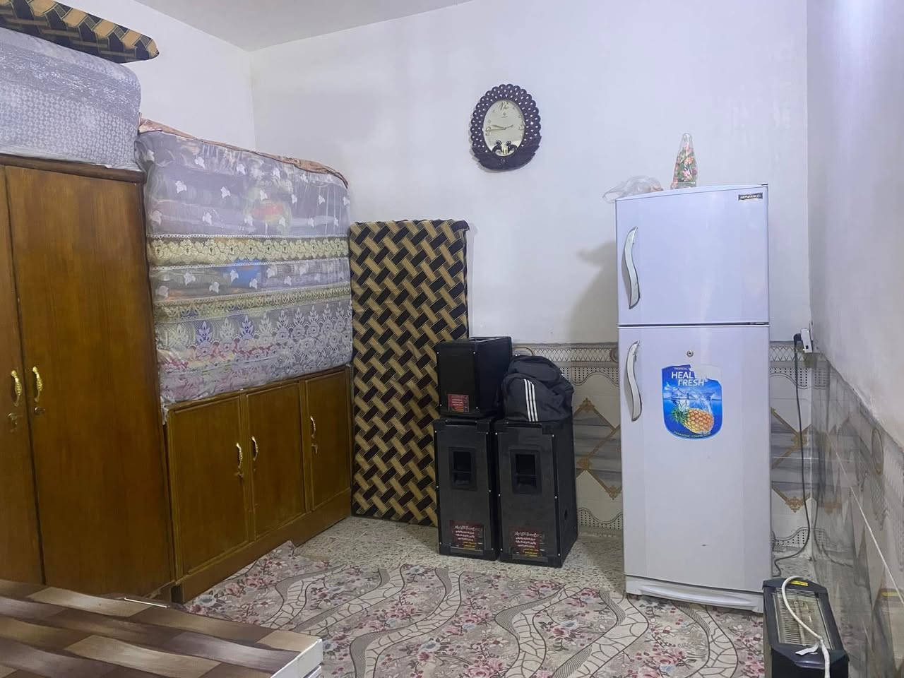 السلام عليكم البيت معروض رهنيه بيت بناء حديث مساحه 50 متر للستفسار ***********
