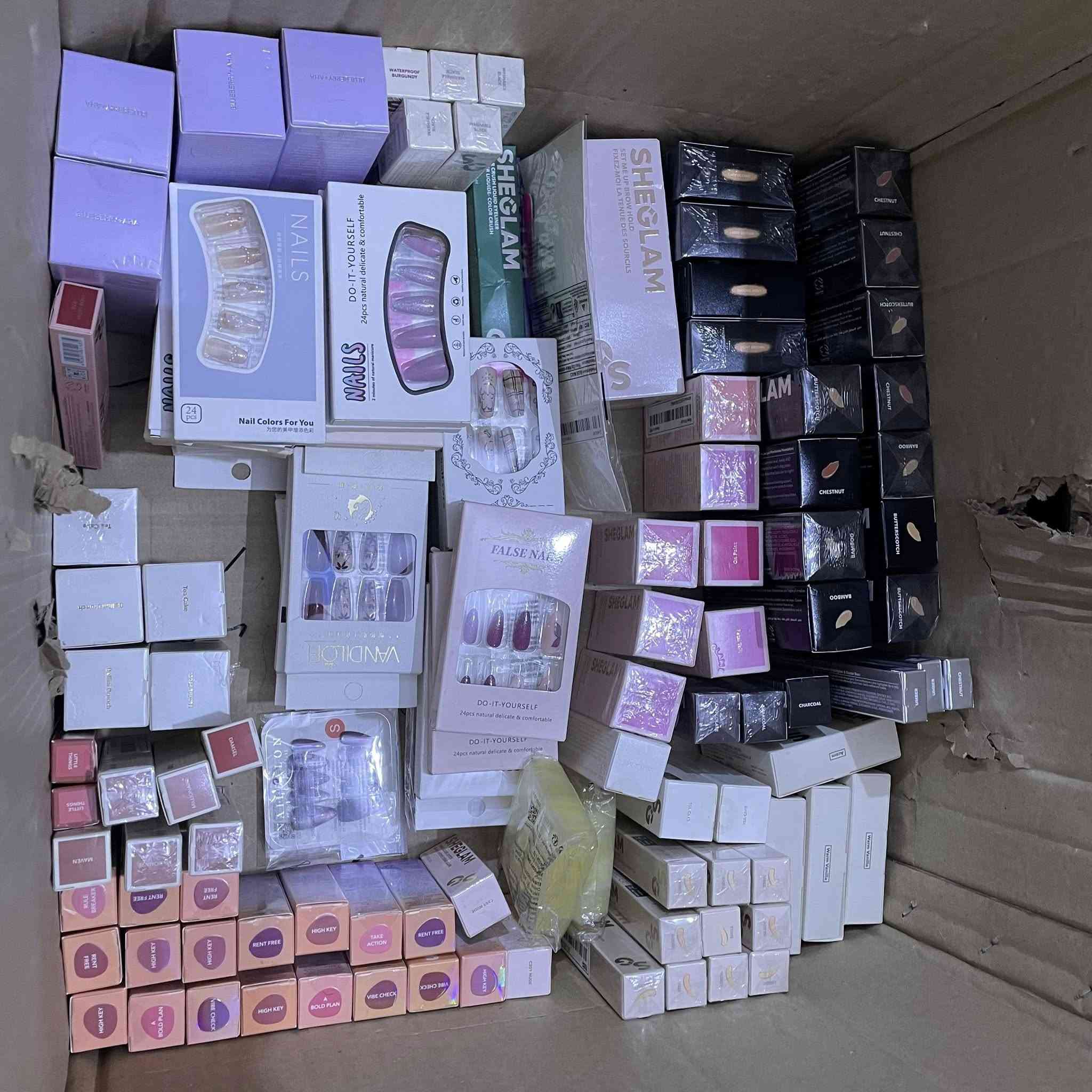 سلام عليكم عندي بوكس حبيعة
بخسارة سعرة الاصلي مليون
ونص وحبيعة ب 700 و 650
قفل
للاستفسار و الشراء ***********
عدد المحتويات البوكس 266 قطعة
المحتويات مكياج شي كلام اصلي من الموقع مشتريتة
90 قطعة
عبارة عن
(حمر,مسكارات,فاونديشن,باودر,برايمر,٥
ايلايتتر سائل و
ستيك ,ايلاينرات, كونسيلرات, بلشرات, الخ..
ومكياج ماركة فيونكة عدد 70
وكلوسات تنت وشفافات عدد 49
جنطتين
سيتات فيونكات و طباكات و الخ 14
اظافر عدد 30 وسيتات لصق اضافر 2
ماسكات ورقية 9
