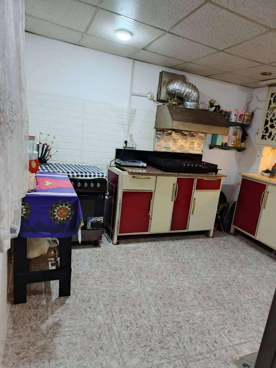 السلام عليكم
بيت ١٠٠ متر سند 25 
 متكون من غرفه 
ومطبخ وهول وصحيات جوه وبره وطارمه العنوان بحريه طريق النيل القديم شارع الصوره قرب مخازن مرجان سراميك اتصال ***********
