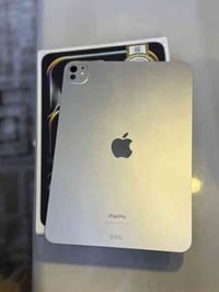 Ipad pro m4  11 inch 256 GB بطاريه 100 مشحون ١٠٠ مره فقط نضافه جدا عال...