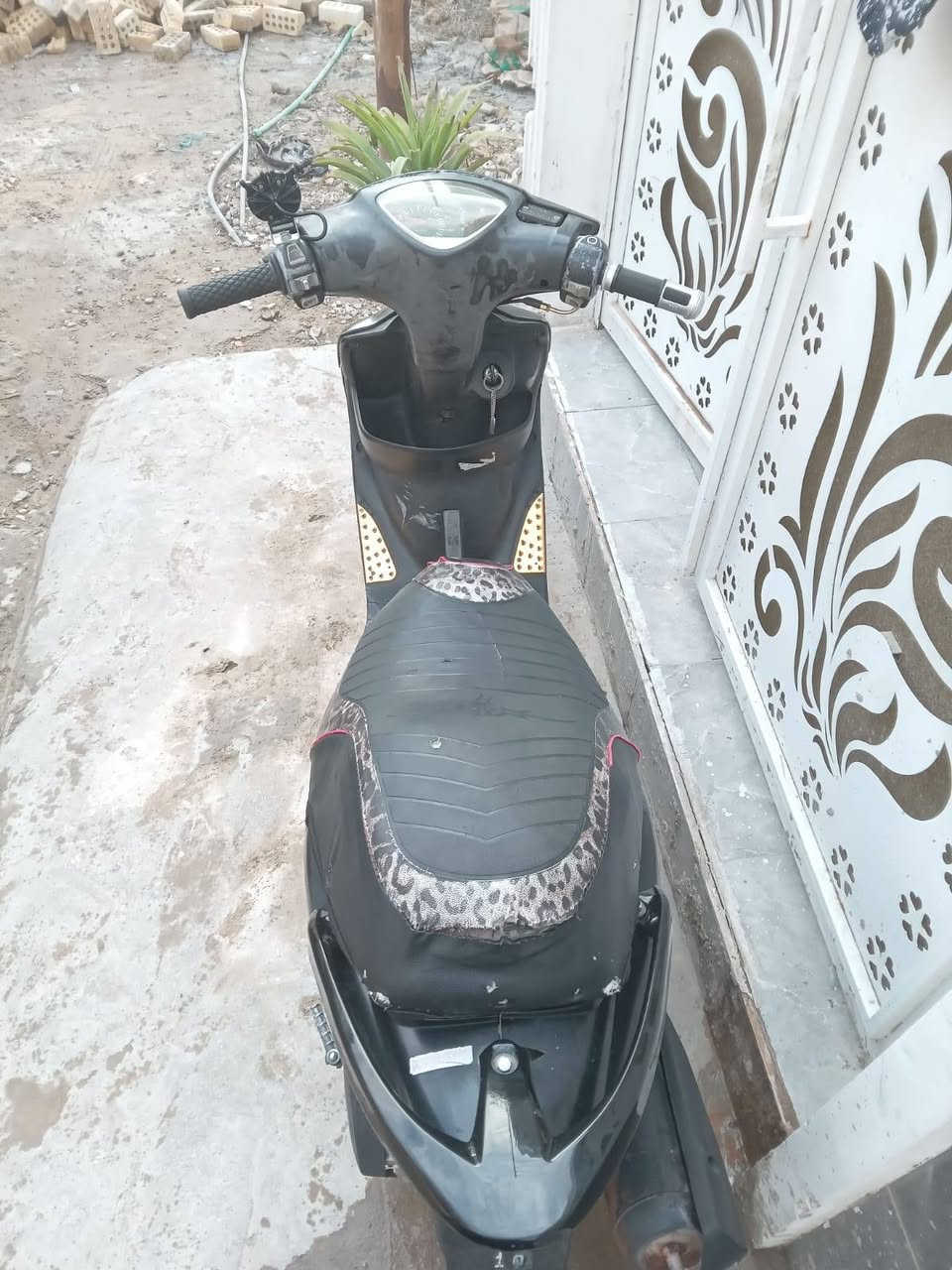 السلام عليكم دراجه ماكس للبيع دراجه كله ابلادي سلف هندر دراجه كلش حلوه بس كابريتر وسخ السعر ٥٠٠ وبيه مجال مكاني البياع حي اسويب ***********هاذه رقمي واتساب
