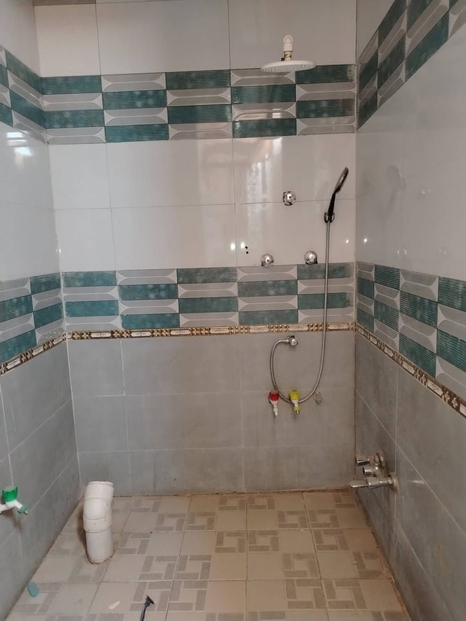 دار للبيع زراعي شموع ركن مساحه 140 متر طابوك كونكريت بناء حديث يحتوي علئ
غرفتين صاله استقبال مطبخ صحيات داخلي خارجي كافت الخدمات ماء كهرباء مجاري شاع 10 متر البيت سكن كبل فارغ خامس بيت عن الطابو  السعر 72 اوبيه مجال بسيط إستفسار *********** اكرم الاسدي للعقار
