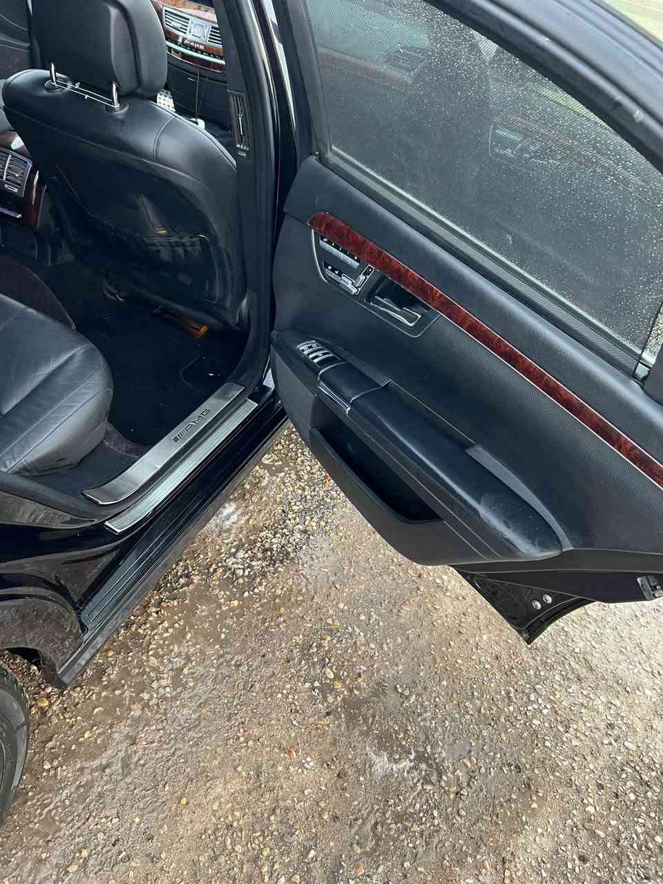 السلام عليكم مارسيدس 2007 بيع او مراوس وارد ياباني سياره جديده كلش مكينه كير حداده طخم تاير سياره جاهزه ادوات بدون رقم
مكانها بصره
سعر 80$
 تلفون ***********
