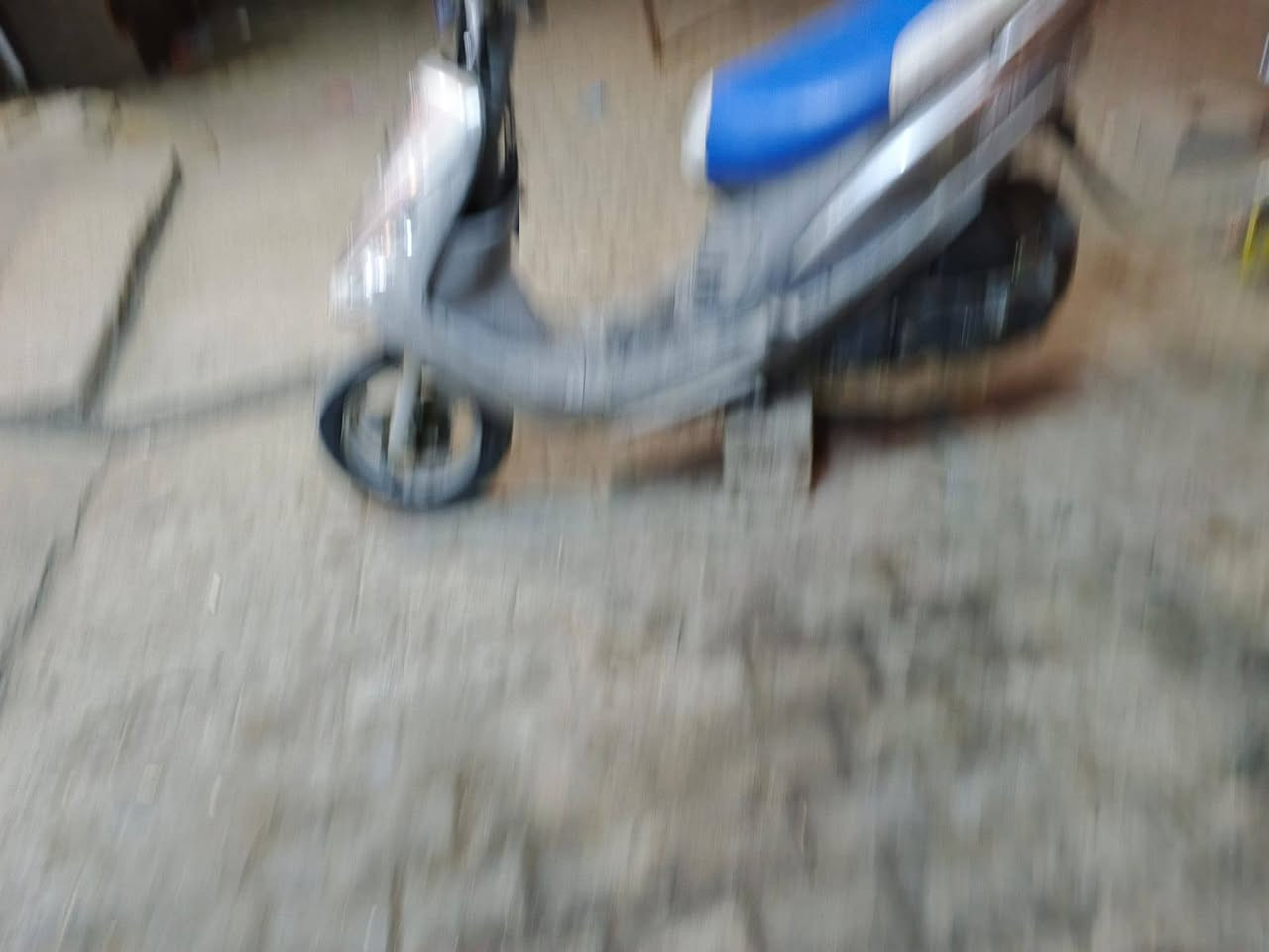 سلام عليكم دراجة
ماكس منغولي الدراجة خير من الله سلف وهندر بكول وقت 
الدراجة نقصهة بس مازدة والكصة ب 300 وبيهة مجال المكان بغداد البياع 
***********
