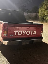 تويوتا هايلوكس   كويتي   2011  بيها تبديل بابين فقط   صفحه اليمنه   بد...