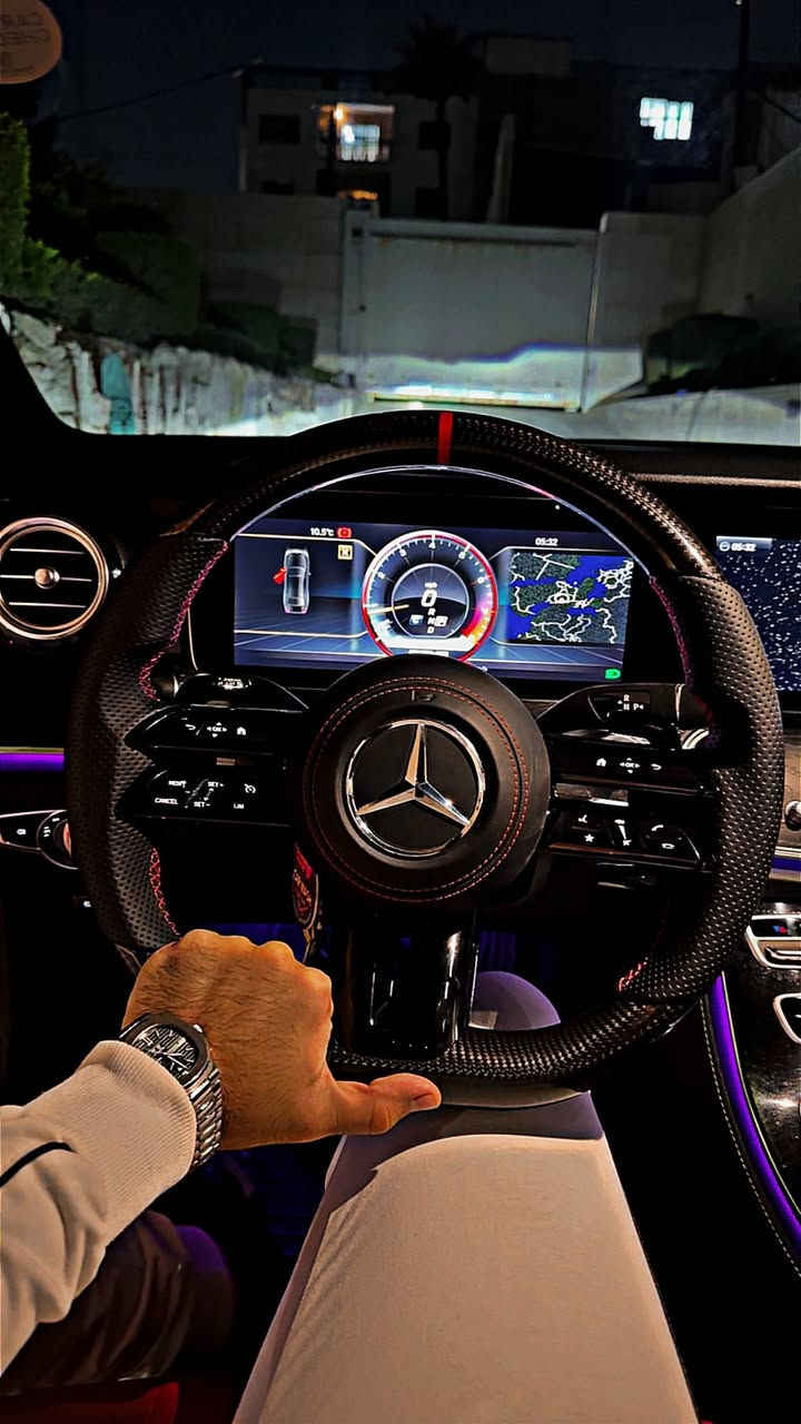 السلام عليكم 
للبيع E300 2017 
فتحه 
داخل احمر 
بصمه 
بصمه ابواب 
حساس امامي خلفي 
نقاط عمياء 
رادار 
تحذير تصادم 
كامره خلفيه 
سماعات برمستر 
شاشه متصله 
انضمه قياده 
جنطه كهرباء 
داخل 64 لون 
دبل ماوس 
ويل 19 
دركه كاربون فايبر شكل جديد
بدي AMG
بيها هوايه مواصفات معروفه بهذا الموديل 
كير مكينه بوضع الشركه 
بدون نقص (صفر مسج) 
حادث جاملغ امامي الايمن ومبدل نفس اللون (شاديله قطعه نفس لون تفصيخ) بدون صبغ السياره ايرباك ستيرن 
بدون دواخل 
للاتصال ***********
مكانها الجادرية
السعر 28,800
