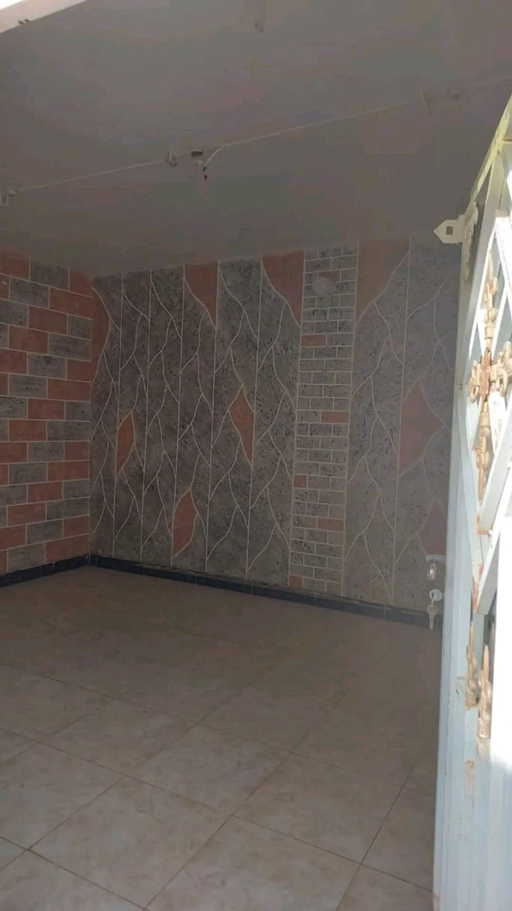 السلام عليكم يوجد دار للبيع فقط في محافظة واسط الكوت منطقة العزه الجديده مقابل جسر الكريميه بالقرب من موكب ستار ربيح المساحه ١٣٢ م الاتصال على الارقام *********** و *********** لمعرفة باقي التفاصيل